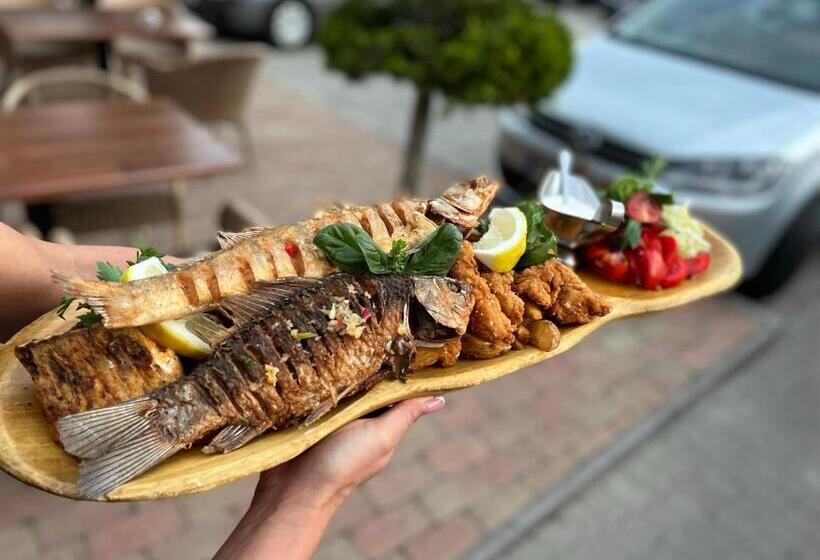 تختخواب و صبحانه Malom Club Panzió