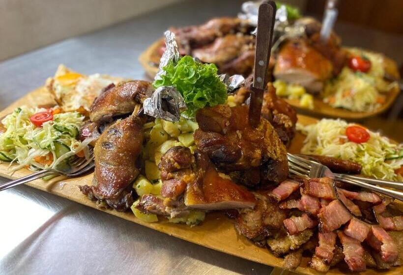 تختخواب و صبحانه Malom Club Panzió