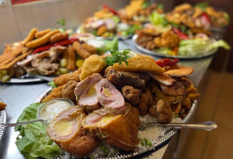 تختخواب و صبحانه Malom Club Panzió