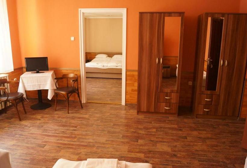 Bed and Breakfast Malomudvar étterem Cukrászda Panzió és Rendezvényház