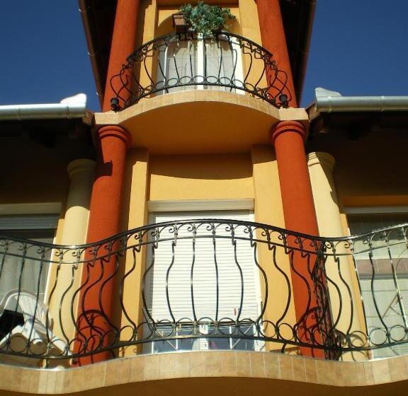 Bed and Breakfast Mediterrán Apartmanok Harkány
