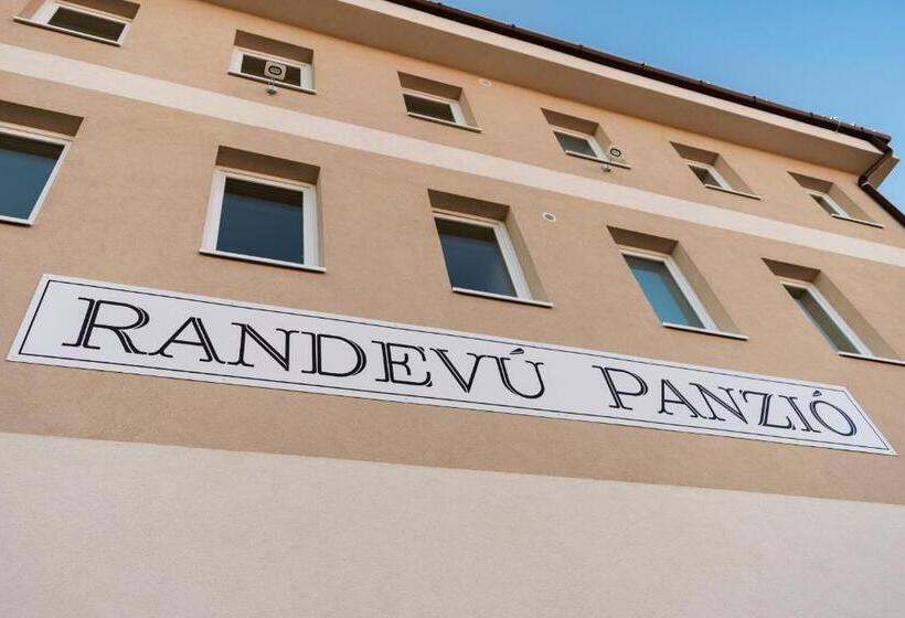 تختخواب و صبحانه Randevú Panzió