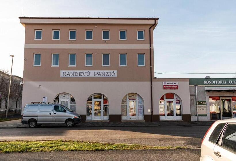 تختخواب و صبحانه Randevú Panzió