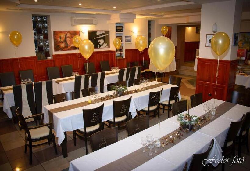 هتل Club Haus 502 Kalocsa
