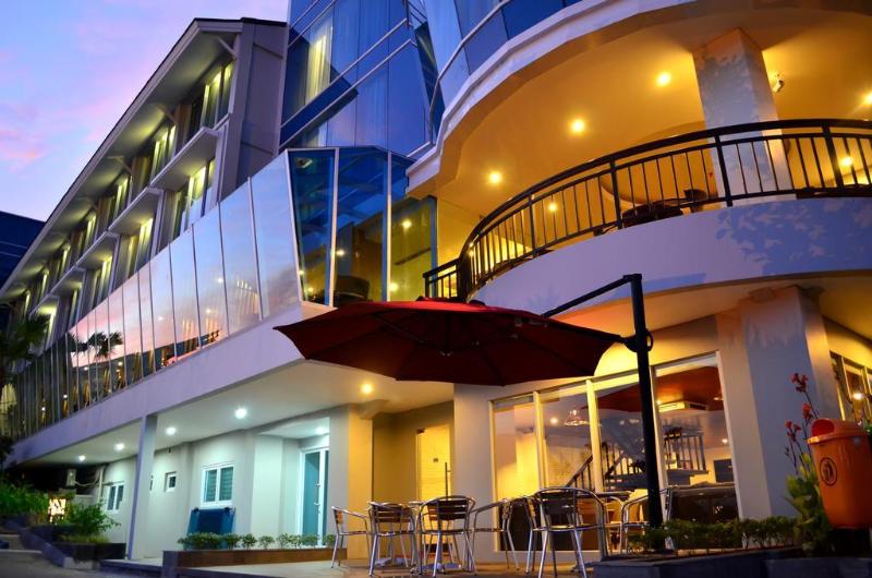 Emersia Hotel And Resort