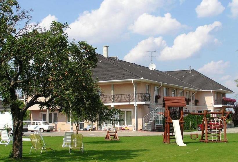 فندق Kincsem Wellness