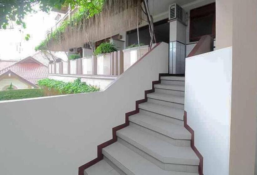 هتل Lestari Near Lippo Plaza Mall Jember Mitra Reddoorz