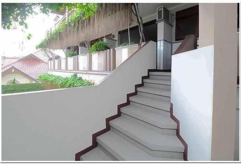 هتل Lestari Near Lippo Plaza Mall Jember Mitra Reddoorz