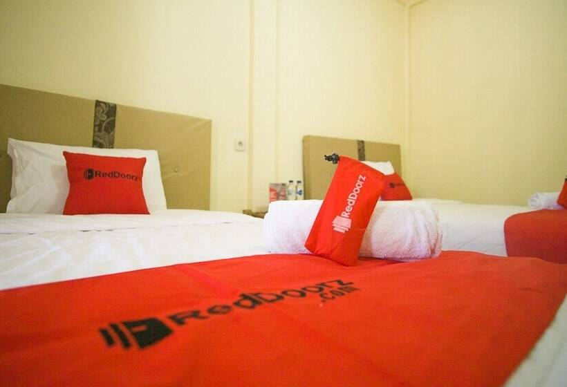 هتل Reddoorz @ Mawun Street Kuta