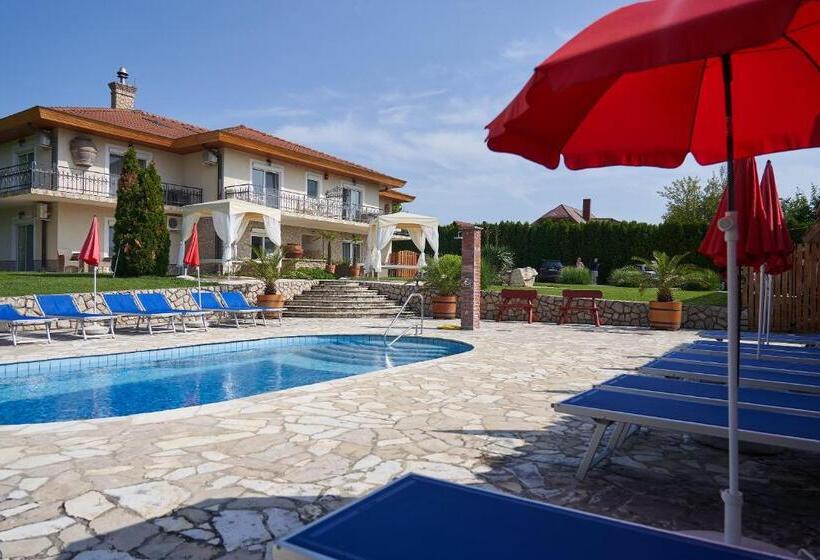 هتل Villa Plattensee