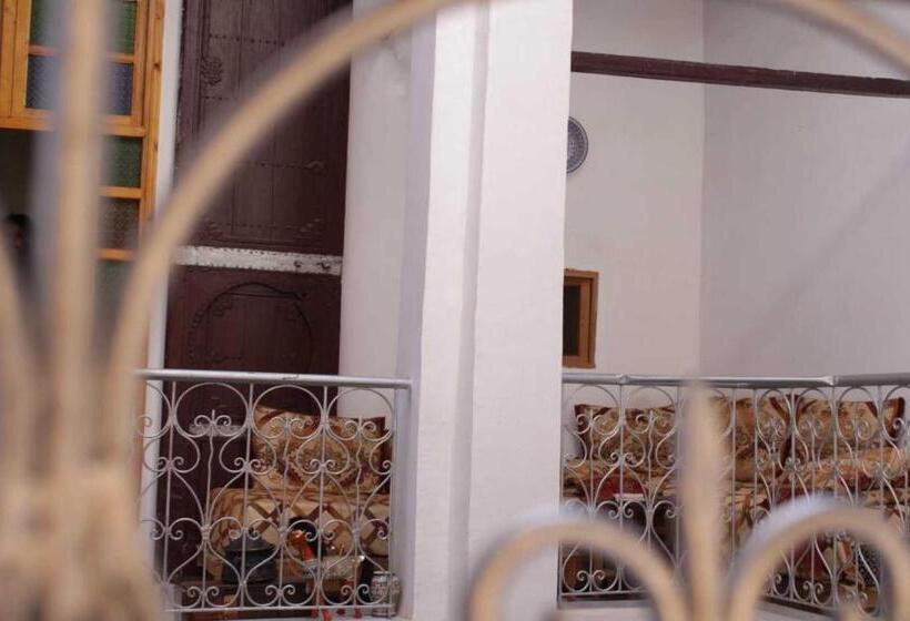 تختخواب و صبحانه Hostel Rcif