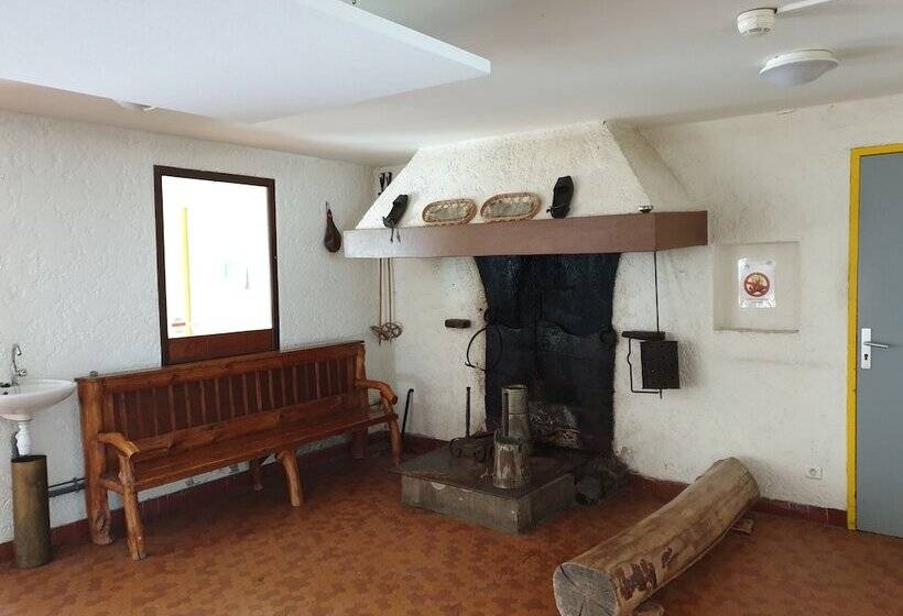 Association Peyranère   Hostel