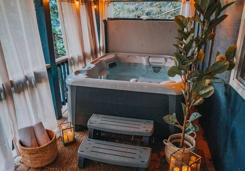 تختخواب و صبحانه Lightfoot Cabin