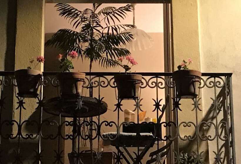 تختخواب و صبحانه Simone House
