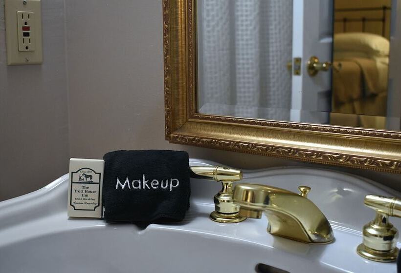 ベッドアンドブレックファースト The Trott House Inn