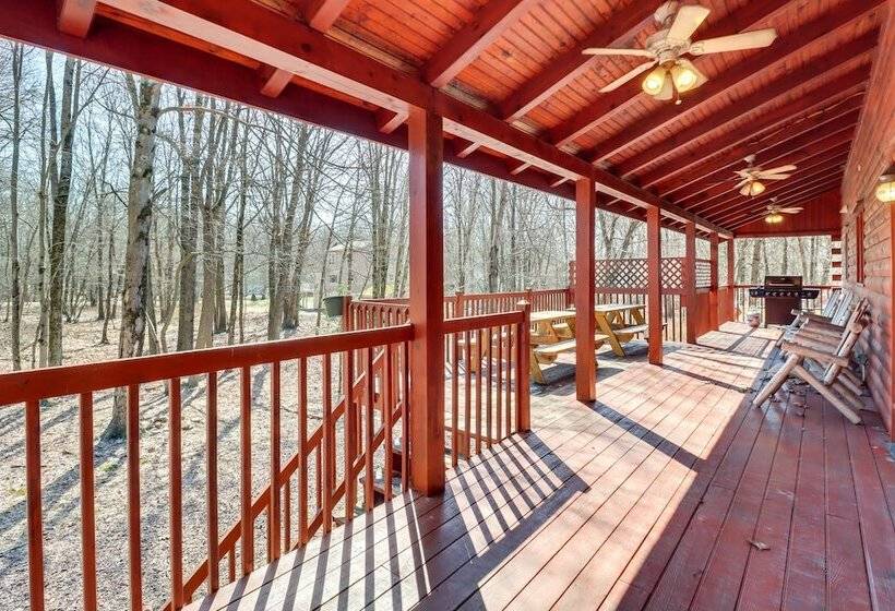 Blakeslee Cabin W/ Spacious Deck & Private Hot Tub