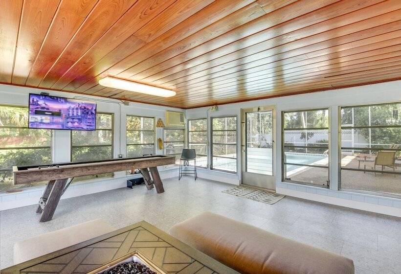 Bradenton Mid Century Charmer: 5 Mi To Beach!