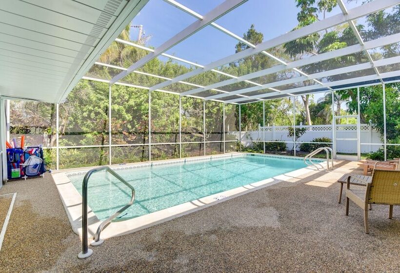 Bradenton Mid Century Charmer: 5 Mi To Beach!