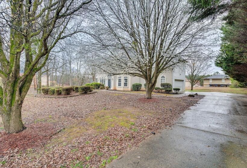 Pet Friendly Atlanta Home: 9 Mi To Downtown!