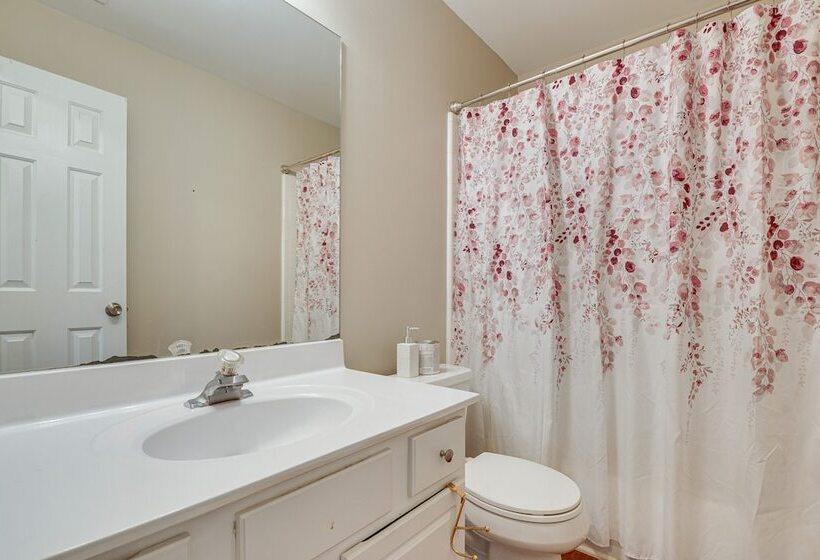 Pet Friendly Atlanta Home: 9 Mi To Downtown!