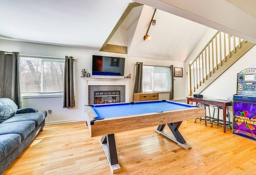 Charming Bushkill Retreat W/ Private Deck & Grill!