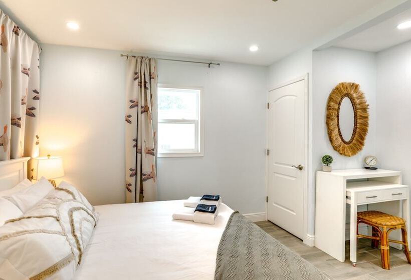 Largo Escape W/ Heated Pool & Lanai Oasis!