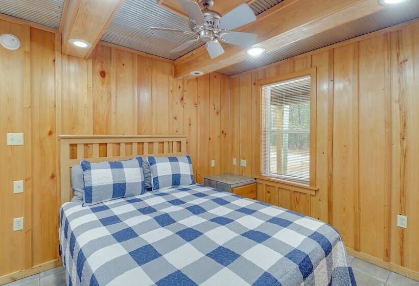 Heber Springs Cabin W/ Covered Patio: 1 Mi To Lake