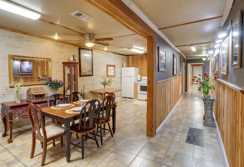 Historic Hardy Home W/ Game Room On Main Street