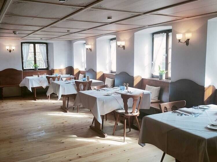פונדק Gasthaus Zum Raben