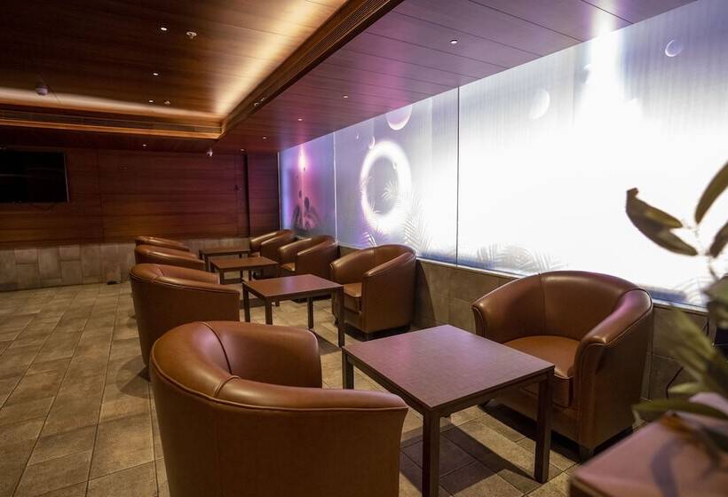 فندق Ananth The Grand