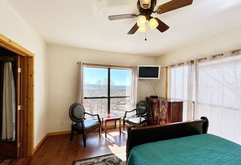 فندق Blue Clouds Rv & Cabins Resort