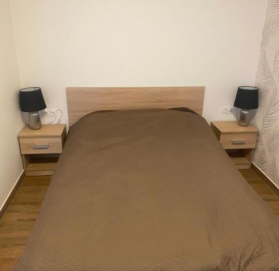 فنادق الكبسولة Beugró Lak