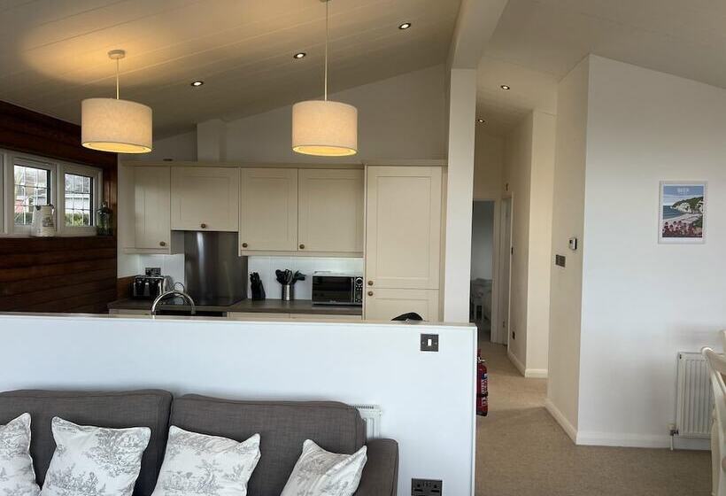 בית מלון כפרי Remarkable 3 Bed Lodge In Honiton