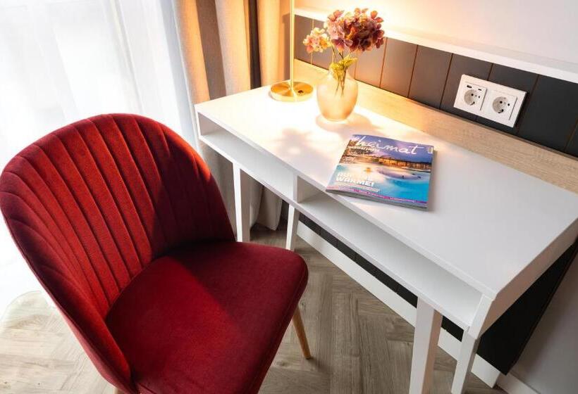 هتل Holiday Inn   The Niu, Flower Konstanz, An Ihg