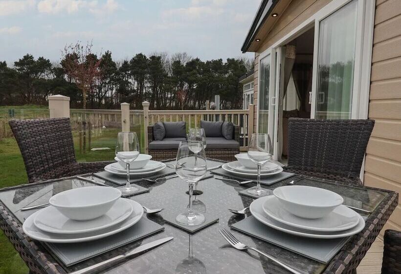 فندق Whispering Willows 2 Bed Lodge In Scarborough