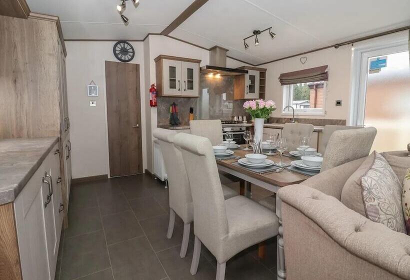 فندق Whispering Willows 2 Bed Lodge In Scarborough