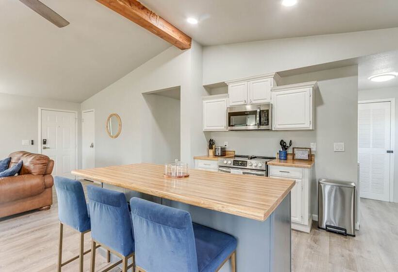 Lakefront Rogers Retreat W/ Grill & Spacious Deck