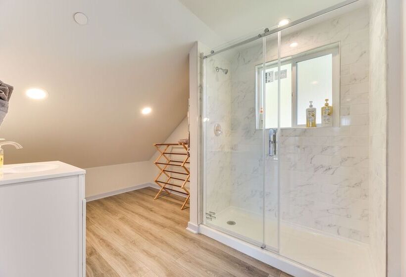 Lakefront Roy Cabin ~ 40 Mi To Mount Rainier!