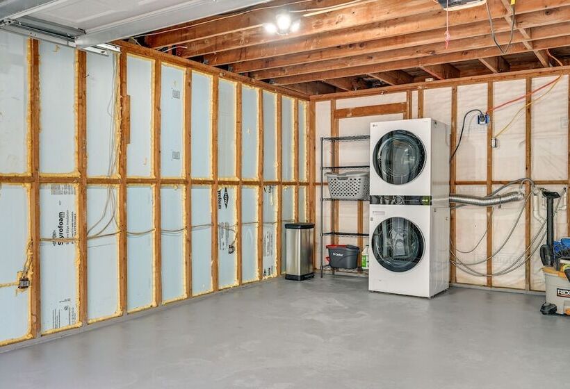 Modern Naples Duplex Home ~ 7 Mi To Beach!