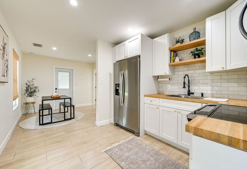 Modern Naples Duplex Home ~ 7 Mi To Beach!