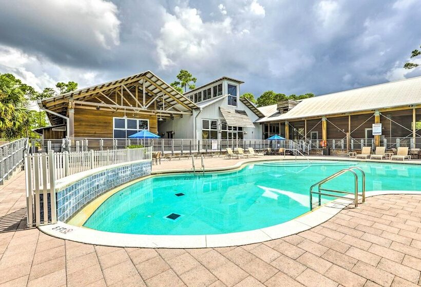 Peaceful Carrabelle Home W/ Pool & Beach Access!