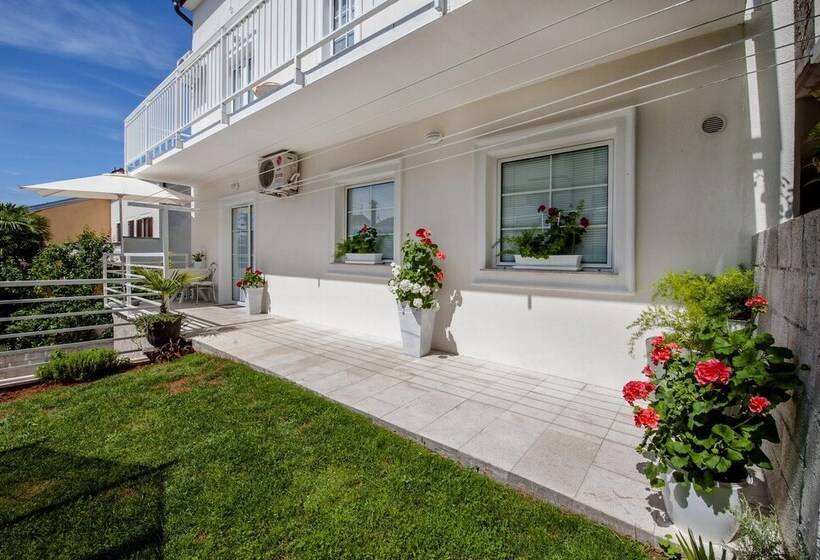 پانسیون Apartments And Room Marko