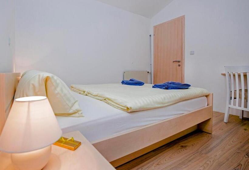 پانسیون Apartments And Room Marko