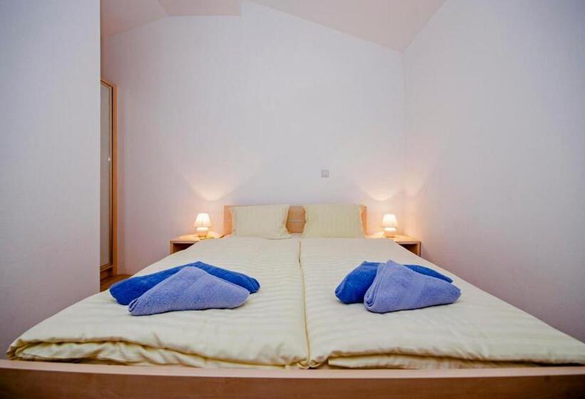 پانسیون Apartments And Room Marko
