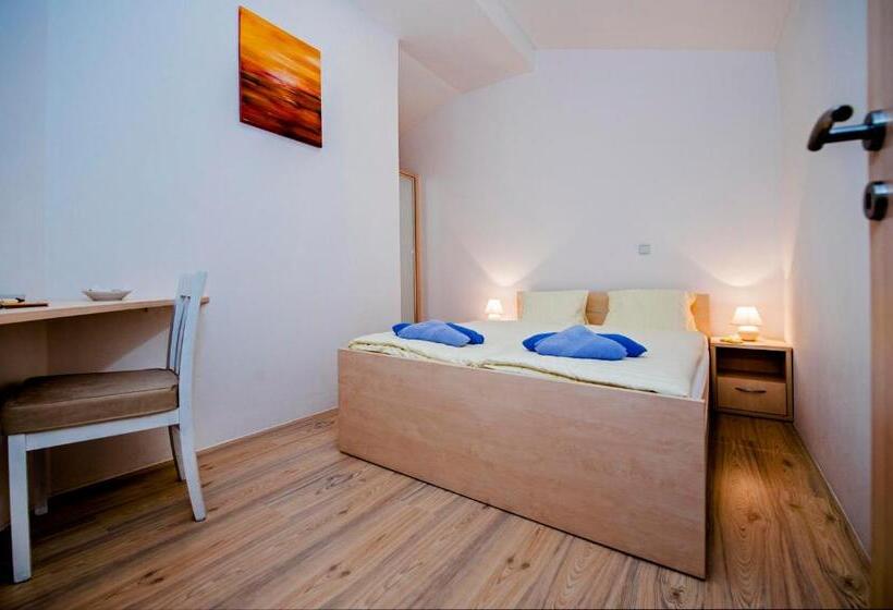 پانسیون Apartments And Room Marko