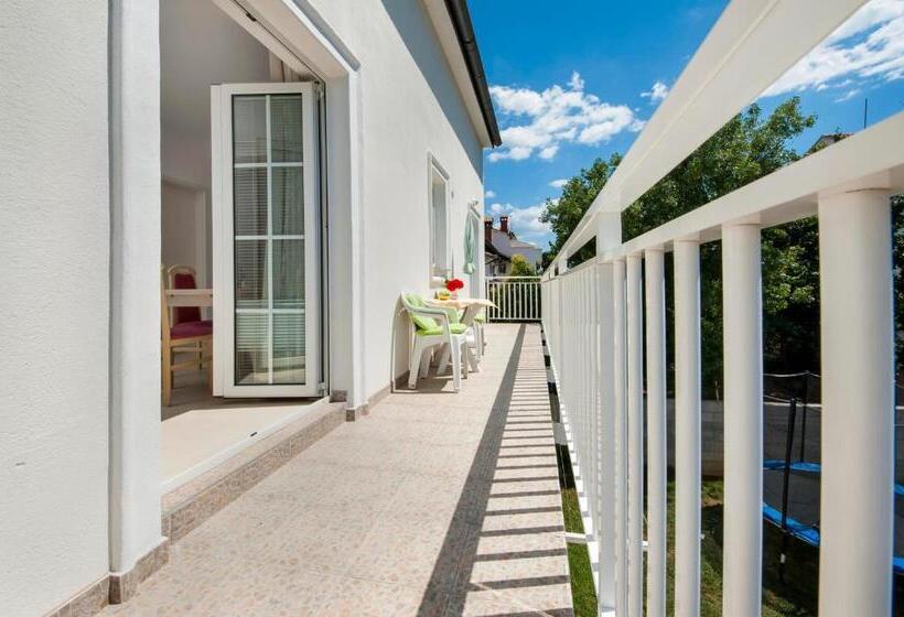 پانسیون Apartments And Room Marko