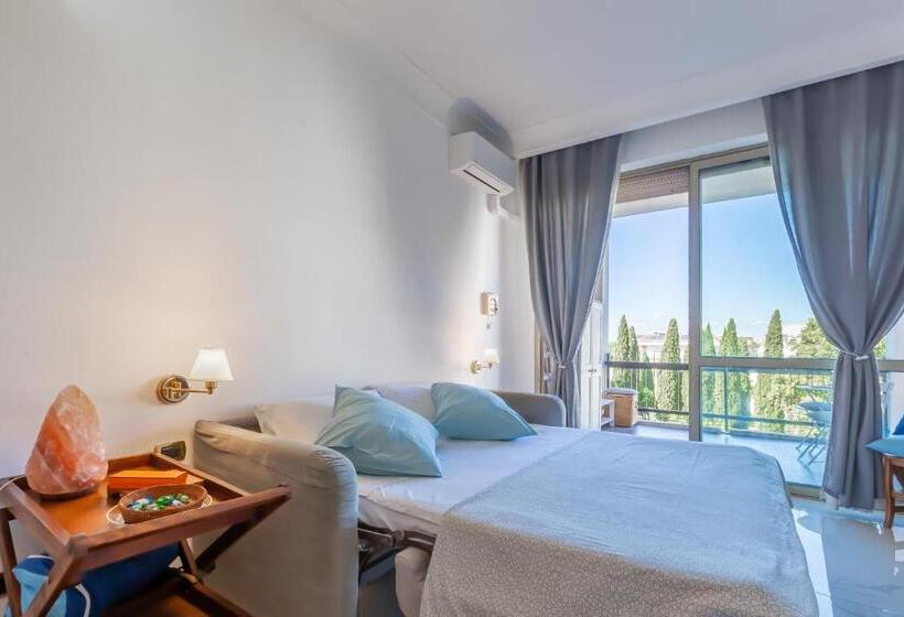 پانسیون Laura S Rooms