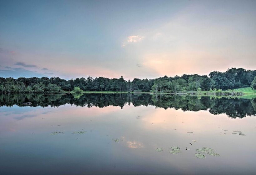 Pet Friendly Tobyhanna Escape Near Hiking & Skiing
