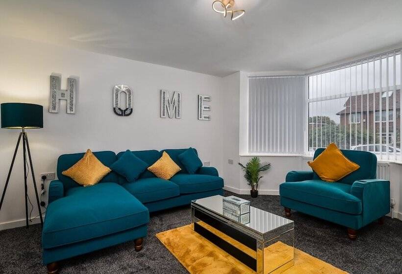 住所  Immaculate 5 Bed House In Leeds