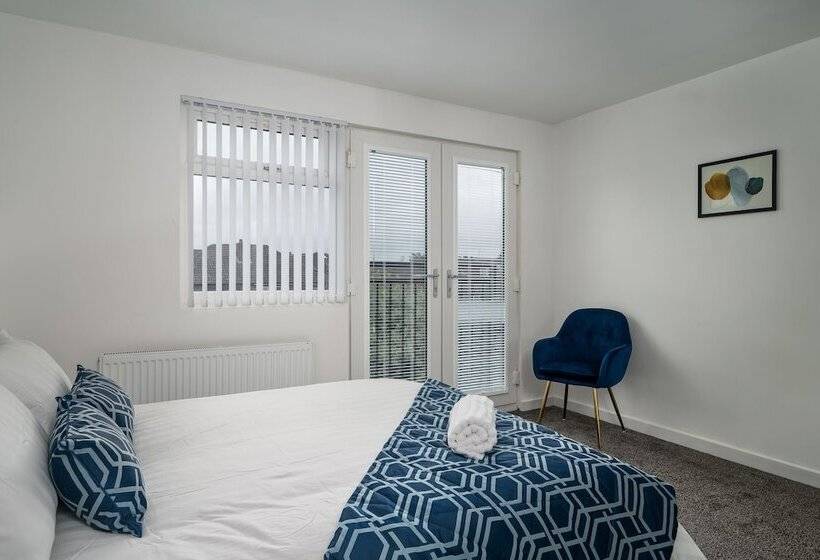 住所  Immaculate 5 Bed House In Leeds